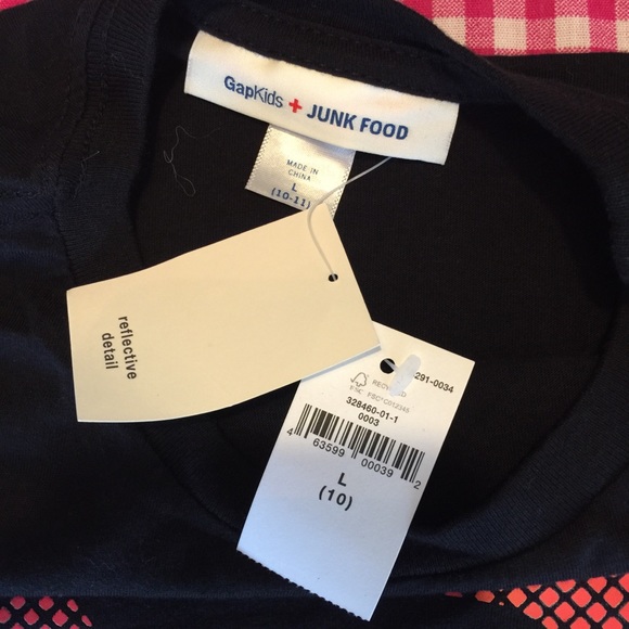 GapKids + Junkfood Superman T-Shirt - Picture 3 of 7